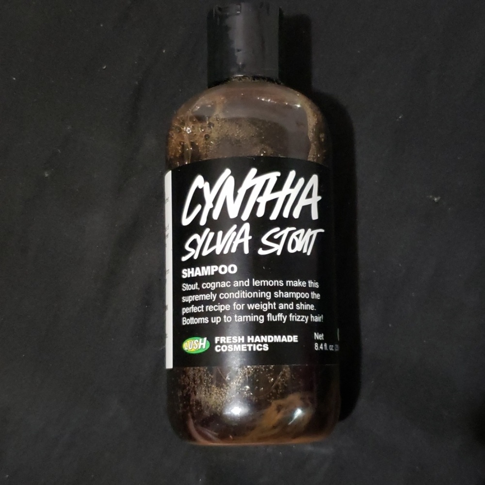 Lush Cynthia Sylvia Stout Shampoo